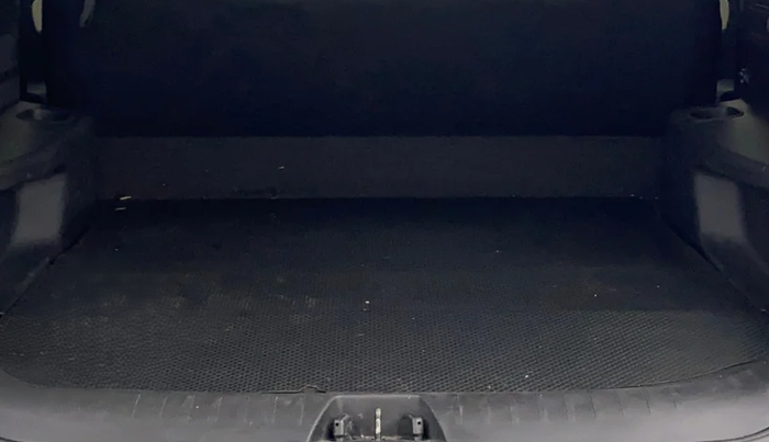 2024 Mahindra XUV700 AX 5 P AT 5 STR, Petrol, Automatic, 49,602 km, Boot Inside