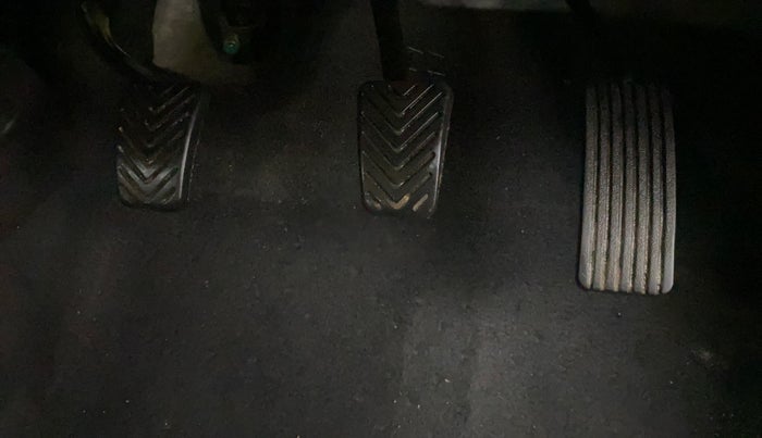 2016 Hyundai Eon MAGNA +, Petrol, Manual, 21,885 km, Pedals