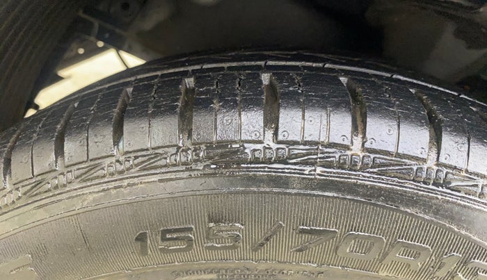 2016 Hyundai Eon MAGNA +, Petrol, Manual, 21,885 km, Left Front Tyre Tread