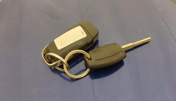 2017 Ford Figo Aspire TITANIUM 1.2 PETROL, Petrol, Manual, 42,612 km, Key Close Up