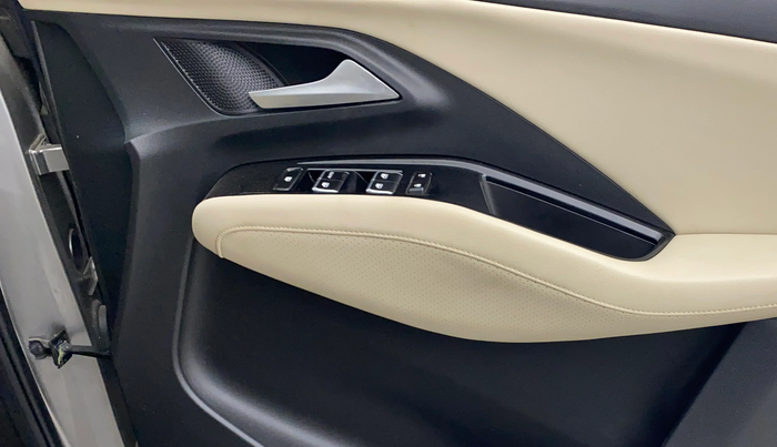 2022 MG HECTOR SHARP PRO 1.5 TURBO MT PETROL, Petrol, Manual, 13,094 km, Driver Side Door Panels Control