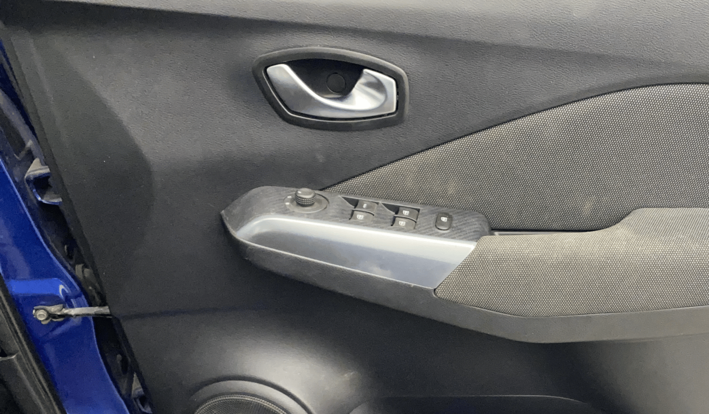 2019 Nissan Kicks XL 1.5, Petrol, Manual, 72,696 km, Driver Side Door Panels Control