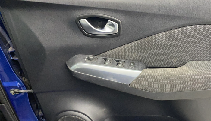 2019 Nissan Kicks XL 1.5, Petrol, Manual, 72,696 km, Driver Side Door Panels Control