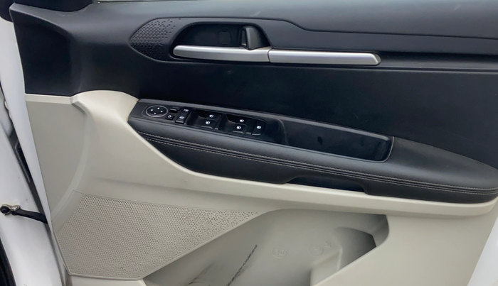 2022 KIA SONET HTX 1.5 AT, Diesel, Automatic, 1,27,467 km, Driver Side Door Panels Control