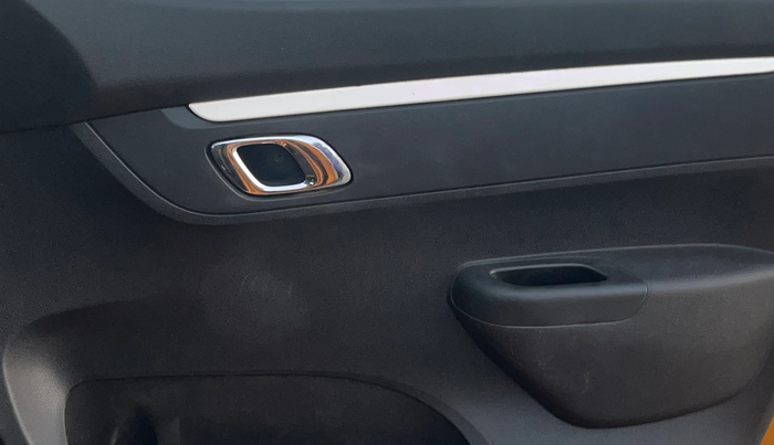 2022 Renault Kwid CLIMBER MT 1.0, Petrol, Manual, 48,172 km, Driver Side Door Panels Control