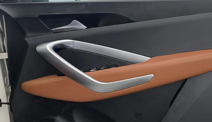 2020 MG HECTOR PLUS SHARP 1.5 PETROL TURBO DCT 6-STR, Petrol, Automatic, 65,948 km, Driver Side Door Panels Control