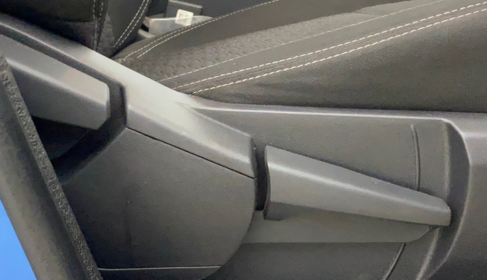 2021 Renault Kiger RXZ TURBO MT, Petrol, Manual, 34,281 km, Driver Side Adjustment Panel