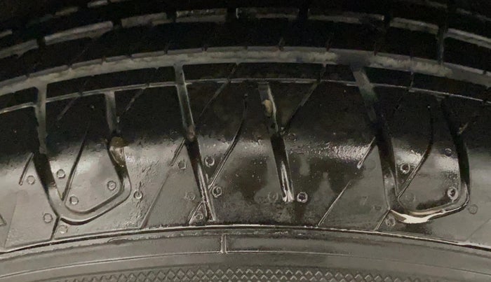 2018 Tata NEXON XT PETROL, Petrol, Manual, 49,920 km, Right Front Tyre Tread