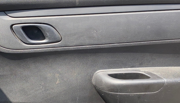 2017 Renault Kwid RXT 1.0, Petrol, Manual, 41,194 km, Driver Side Door Panels Control