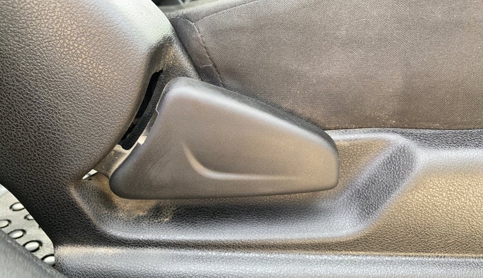 2017 Renault Kwid RXT 1.0, Petrol, Manual, 41,194 km, Driver Side Adjustment Panel