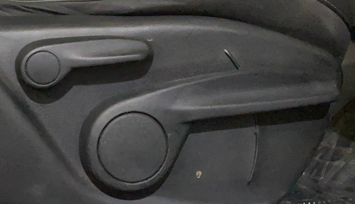 2018 Jeep Compass LIMITED 1.4 PETROL AT, Petrol, Automatic, 100 km, Driver Side Adjustment Panel