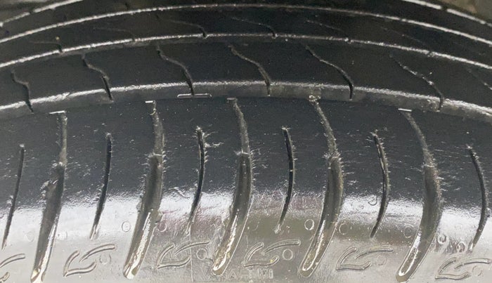 2020 Maruti Vitara Brezza LXI, Petrol, Manual, 41,402 km, Left Front Tyre Tread