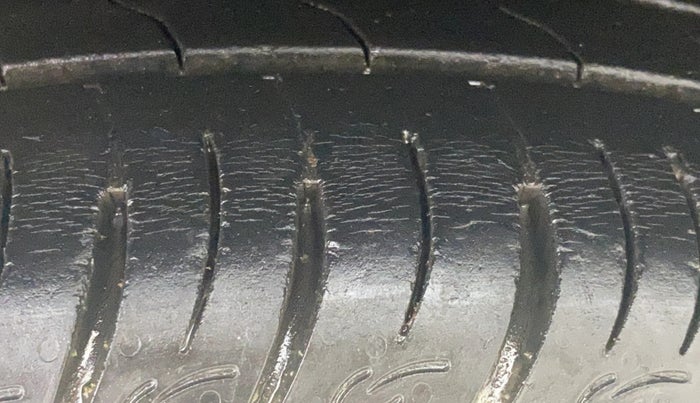 2020 Maruti Vitara Brezza LXI, Petrol, Manual, 41,402 km, Right Rear Tyre Tread