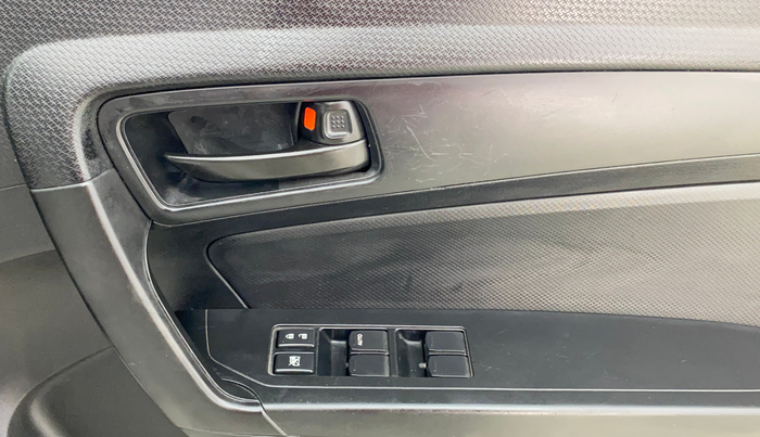 2020 Maruti Vitara Brezza LXI, Petrol, Manual, 41,402 km, Driver Side Door Panels Control