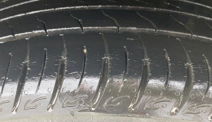 2020 Maruti Vitara Brezza LXI, Petrol, Manual, 41,402 km, Left Rear Tyre Tread