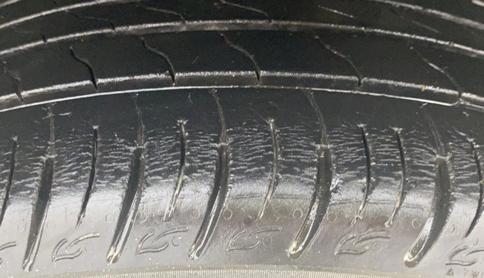 2020 Maruti Vitara Brezza LXI, Petrol, Manual, 41,402 km, Right Front Tyre Tread