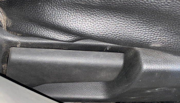 2020 Renault TRIBER RXZ, Petrol, Manual, 42,900 km, Driver Side Adjustment Panel