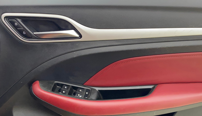 2021 MG ASTOR SAVVY 1.5 CVT S RED, Petrol, Automatic, 44,832 km, Driver Side Door Panels Control