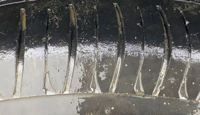 2018 Mahindra KUV 100 NXT K2 P 6 STR, Petrol, Manual, 33,543 km, Left Rear Tyre Tread