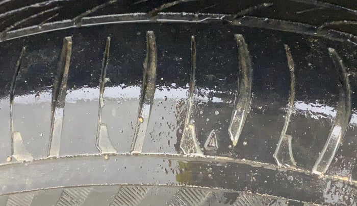 2018 Mahindra KUV 100 NXT K2 P 6 STR, Petrol, Manual, 33,543 km, Right Rear Tyre Tread