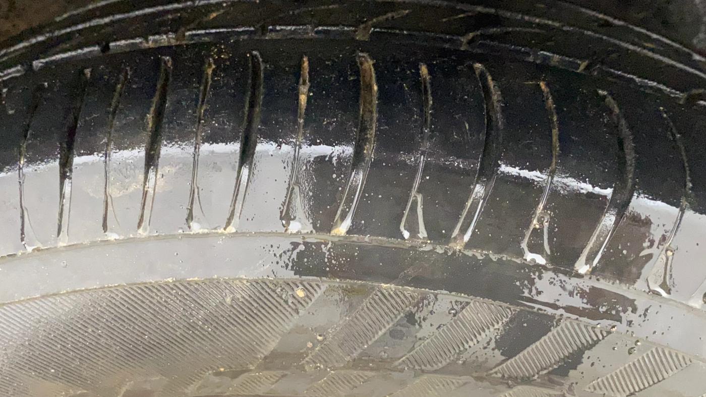 2018 Mahindra KUV 100 NXT K2 P 6 STR, Petrol, Manual, 33,713 km, Right Front Tyre Tread