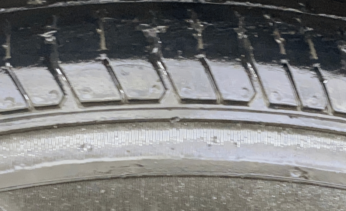 2015 Maruti Ritz VXI, CNG, Manual, 61,844 km, Left Front Tyre Tread