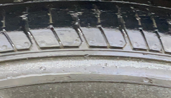 2015 Maruti Ritz VXI, CNG, Manual, 61,844 km, Left Front Tyre Tread