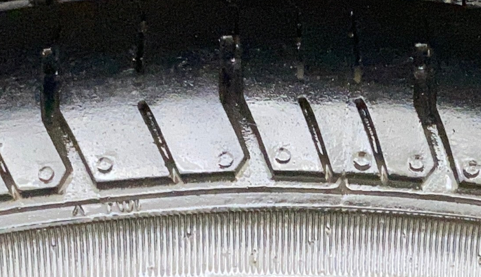 2015 Maruti Ritz VXI, CNG, Manual, 61,844 km, Right Rear Tyre Tread