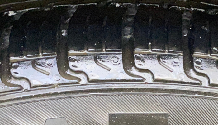 2015 Maruti Ritz VXI, CNG, Manual, 61,844 km, Left Rear Tyre Tread