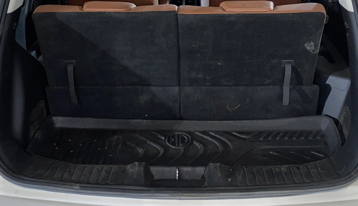 2021 MG HECTOR PLUS SHARP 2.0 DIESEL TURBO MT 6-STR, Diesel, Manual, 46,836 km, Boot Inside