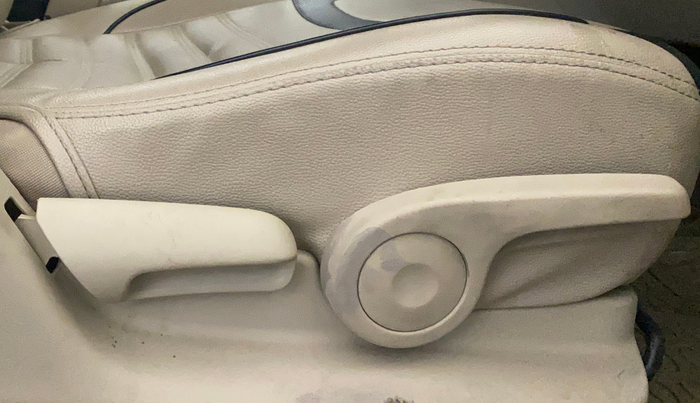 2018 Maruti Ciaz DELTA 1.4 MT PETROL, CNG, Manual, 71,532 km, Driver Side Adjustment Panel