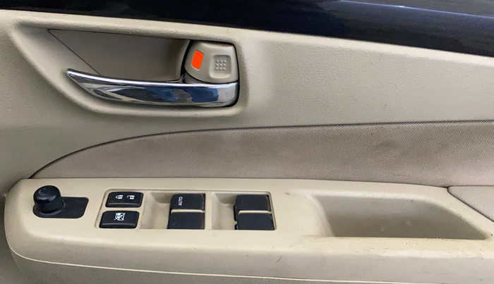 2018 Maruti Ciaz DELTA 1.4 MT PETROL, CNG, Manual, 71,532 km, Driver Side Door Panels Control