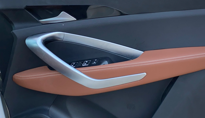 2021 MG HECTOR PLUS SHARP 1.5 PETROL TURBO DCT 6-STR, Petrol, Automatic, 48,202 km, Driver Side Door Panels Control