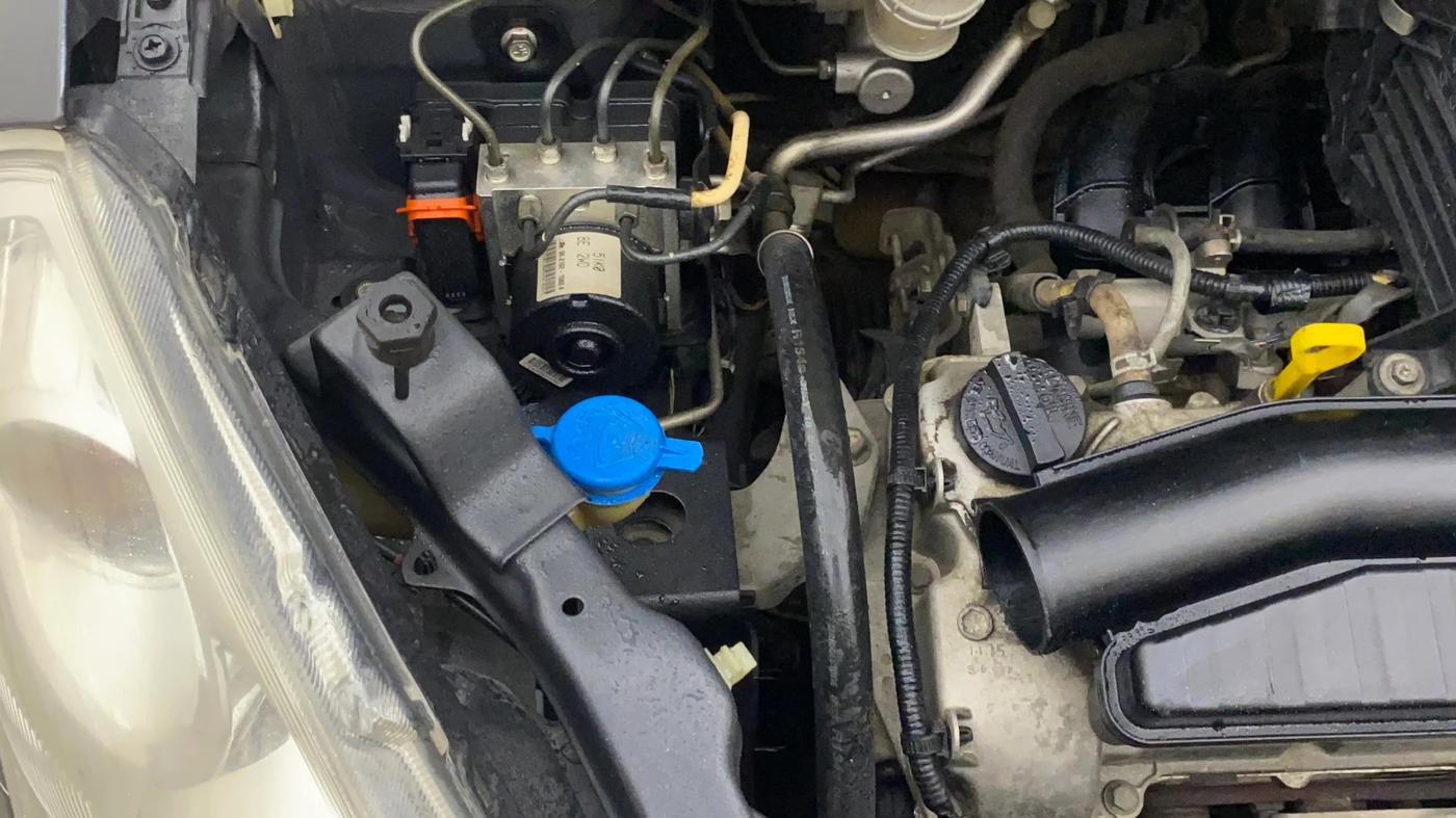 2015 Maruti Ritz ZXI, Petrol, Manual, 77,004 km, Engine View - Right