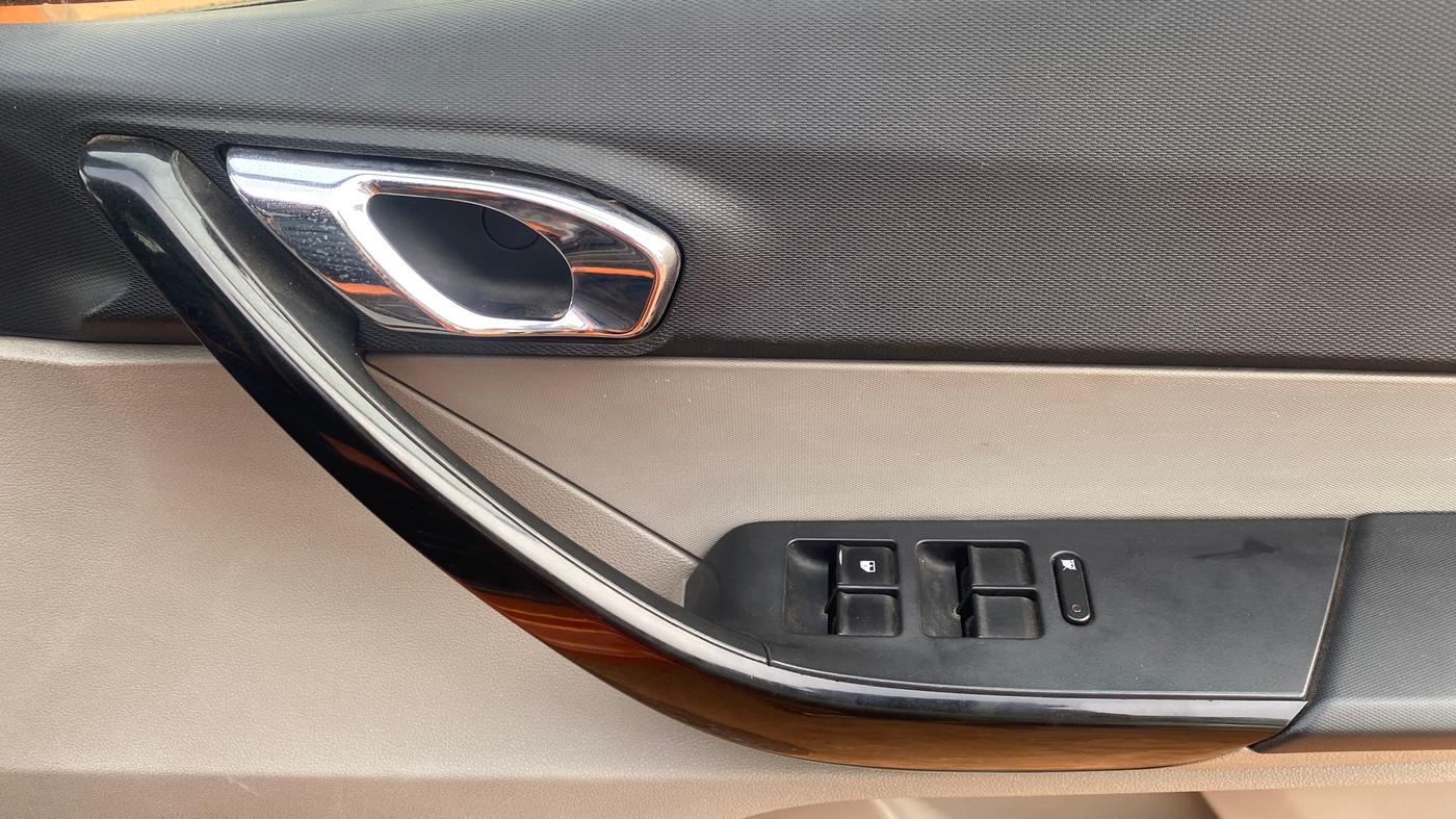 2018 Tata Tiago XZ PLUS PETROL, Petrol, Manual, 33,274 km, Driver Side Door Panels Control