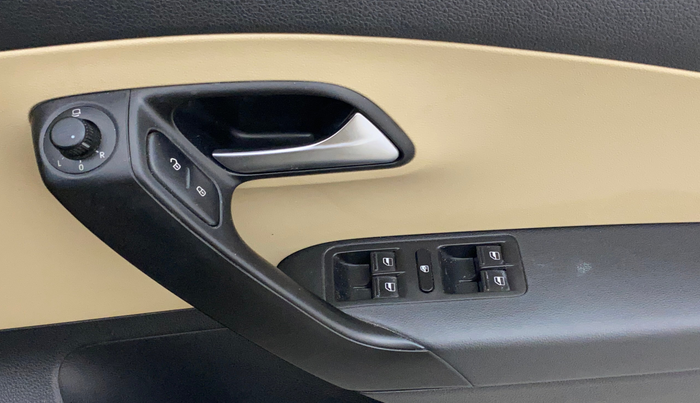 2015 Volkswagen Polo HIGHLINE1.5L, Diesel, Manual, 88,284 km, Driver Side Door Panels Control