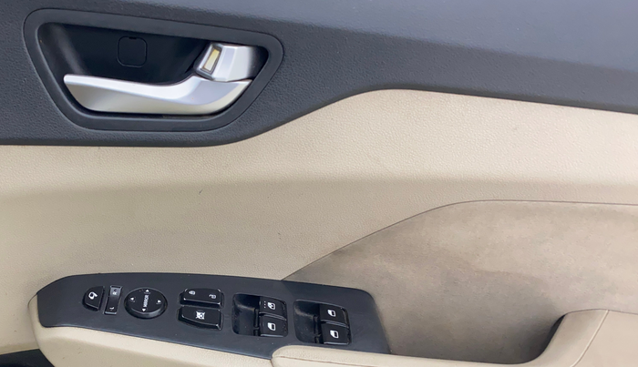 2022 Hyundai Verna SX 1.5 VTVT, Petrol, Manual, 98,461 km, Driver Side Door Panels Control