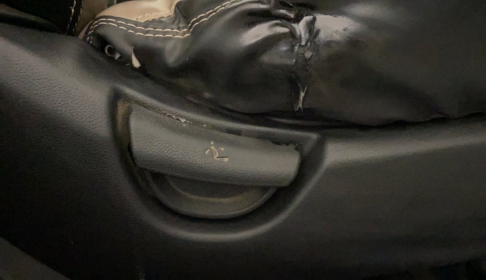 2015 Hyundai Grand i10 MAGNA 1.2 KAPPA VTVT, CNG, Manual, 67,025 km, Driver Side Adjustment Panel