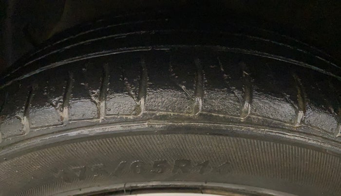 2015 Hyundai Grand i10 MAGNA 1.2 KAPPA VTVT, CNG, Manual, 67,025 km, Left Front Tyre Tread