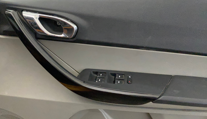 2016 Tata Tiago XZ PETROL, CNG, Manual, 40,442 km, Driver Side Door Panels Control