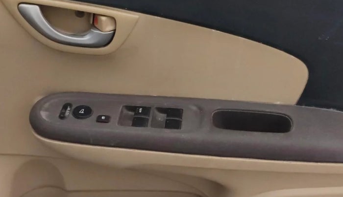 2013 Honda Brio VX AT, Petrol, Automatic, 62,258 km, Driver Side Door Panels Control