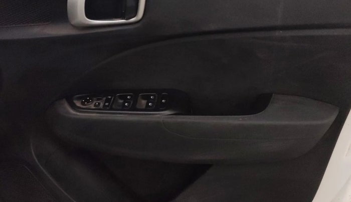 2021 Hyundai VENUE SX 1.0 (O) TURBO IMT, CNG, Manual, 67,305 km, Driver Side Door Panels Control