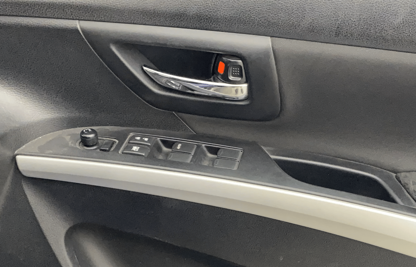 2017 Maruti S Cross ZETA 1.3, Diesel, Manual, 80,301 km, Driver Side Door Panels Control