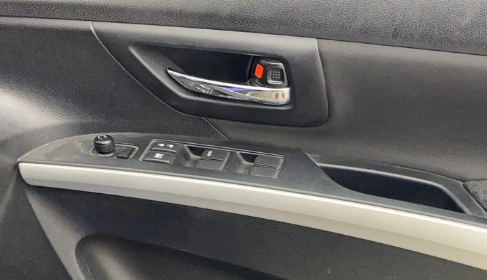 2017 Maruti S Cross ZETA 1.3, Diesel, Manual, 80,301 km, Driver Side Door Panels Control