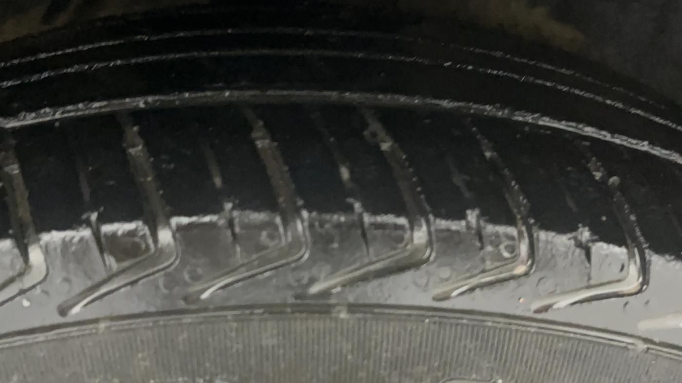 2014 Hyundai i10 MAGNA 1.1, Petrol, Manual, 75,905 km, Right Front Tyre Tread