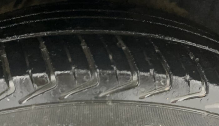 2014 Hyundai i10 MAGNA 1.1, Petrol, Manual, 75,621 km, Right Front Tyre Tread