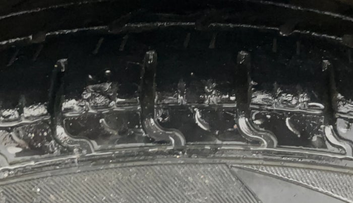 2014 Hyundai i10 MAGNA 1.1, Petrol, Manual, 75,621 km, Left Front Tyre Tread