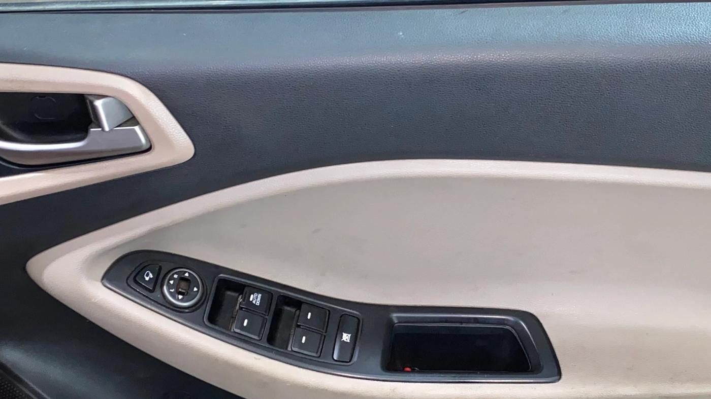 2019 Hyundai Elite i20 SPORTZ PLUS 1.2, Petrol, Manual, 37,270 km, Driver Side Door Panels Control