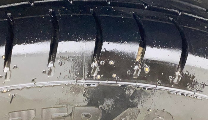 2017 Honda Amaze 1.2L I-VTEC E, CNG, Manual, 90,634 km, Right Front Tyre Tread