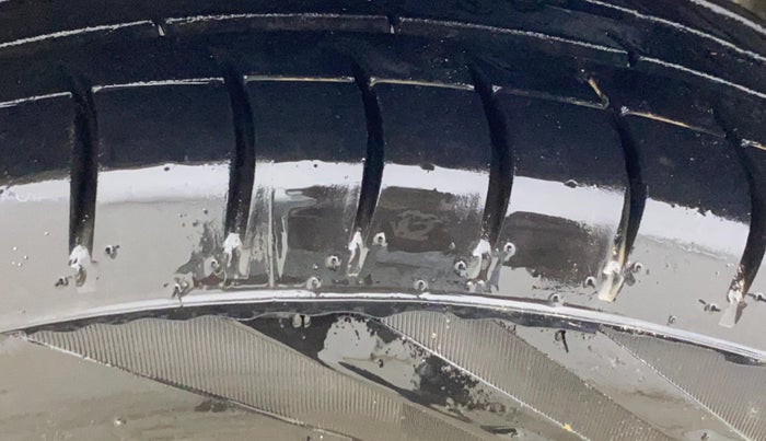 2017 Honda Amaze 1.2L I-VTEC E, CNG, Manual, 90,634 km, Left Front Tyre Tread